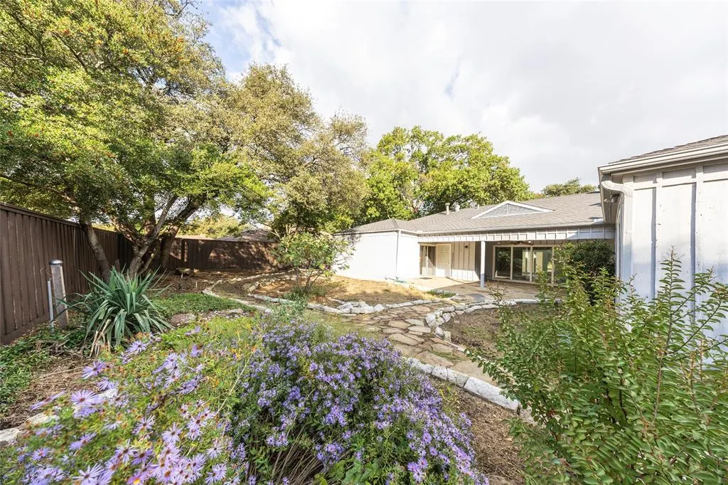 6954 Leameadow Drive