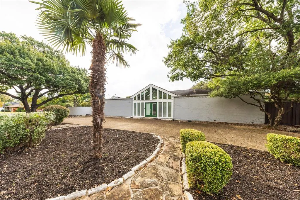 6954 Leameadow Drive