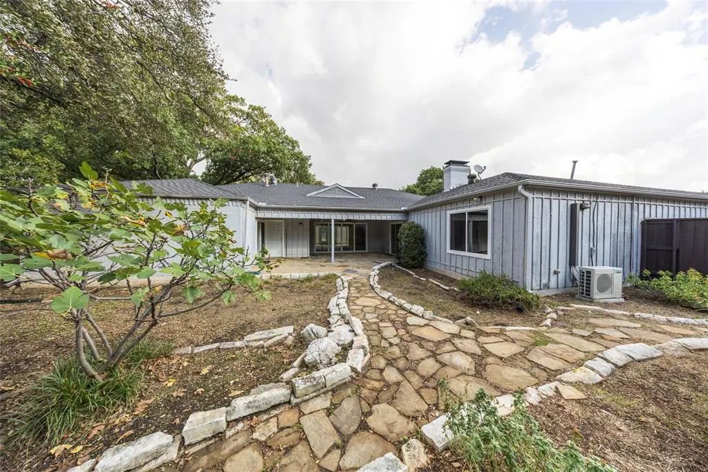 6954 Leameadow Drive