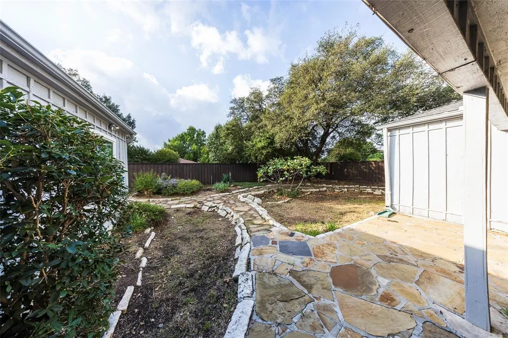 6954 Leameadow Drive