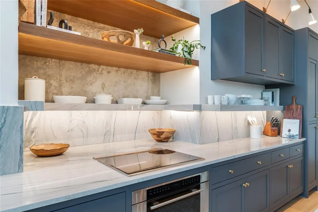 2430 Victory Park Lane, #3204