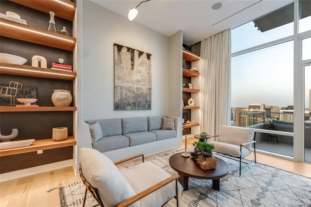 2430 Victory Park Lane, #3204