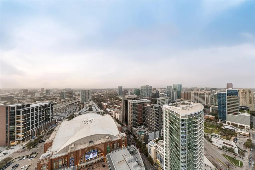 2430 Victory Park Lane, #3204