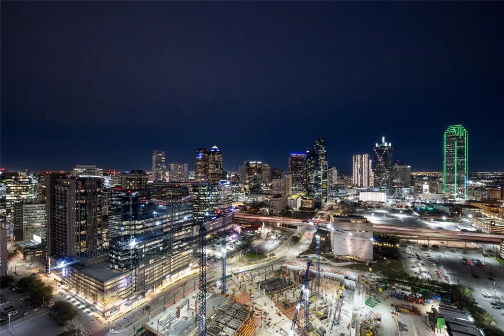 2430 Victory Park Lane, #3204