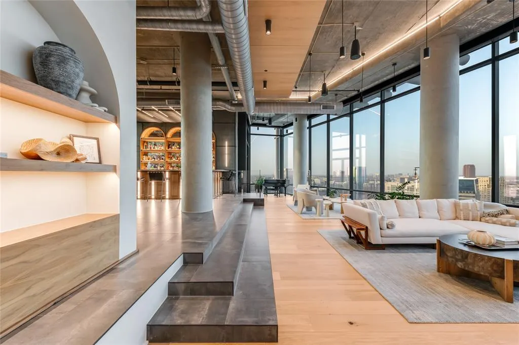 2430 Victory Park Lane, #3204