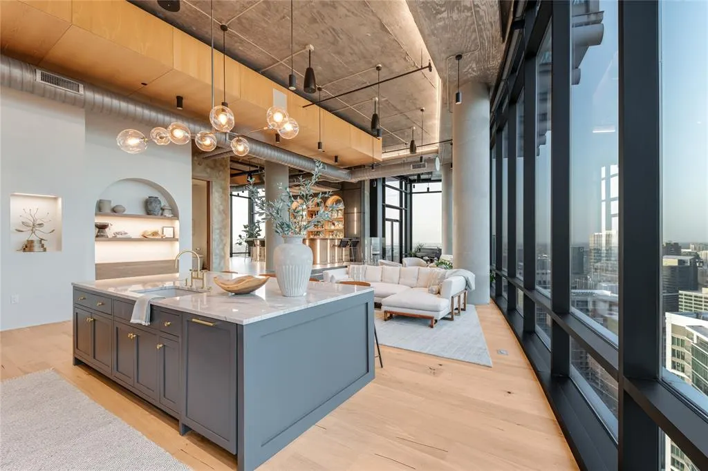 2430 Victory Park Lane, #3204