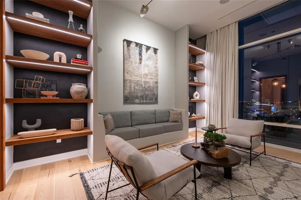 2430 Victory Park Lane, #3204