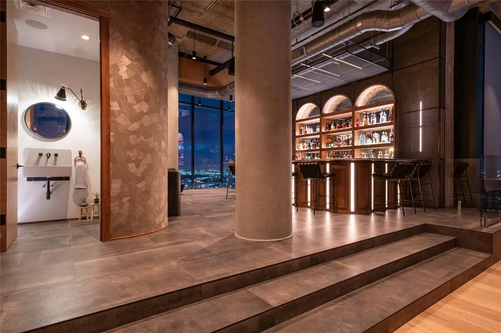 2430 Victory Park Lane, #3204