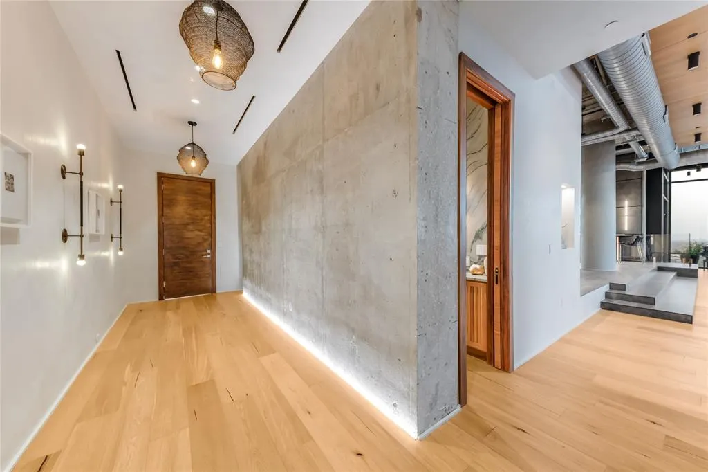 2430 Victory Park Lane, #3204