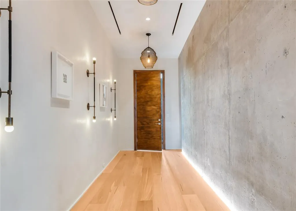 2430 Victory Park Lane, #3204