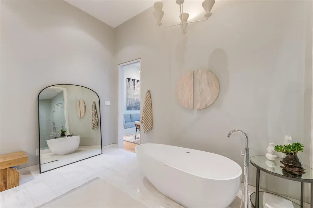 2430 Victory Park Lane, #3204