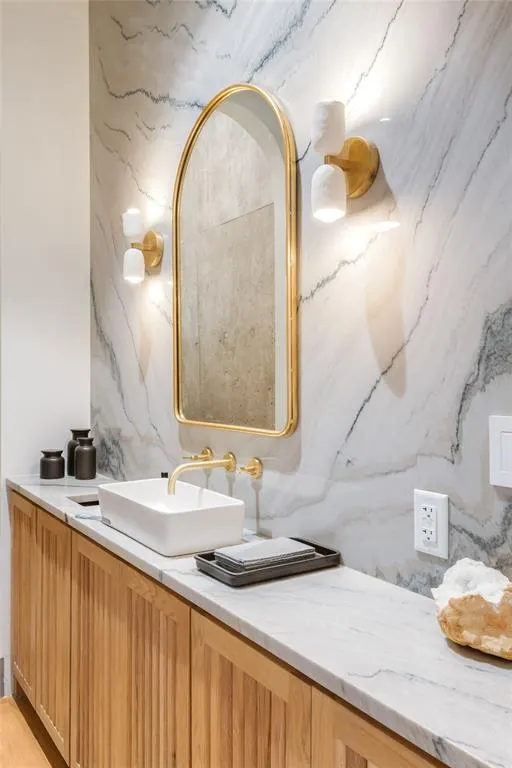 2430 Victory Park Lane, #3204