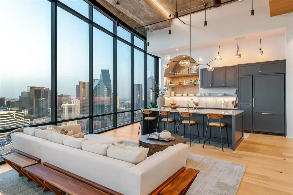 2430 Victory Park Lane, #3204