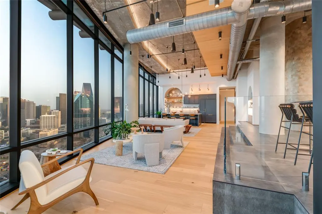 2430 Victory Park Lane, #3204