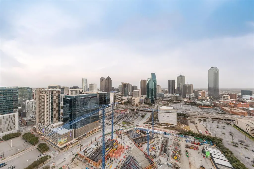 2430 Victory Park Lane, #3204