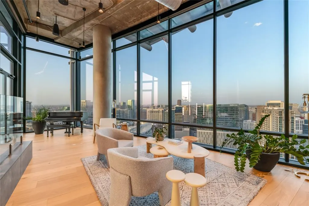 2430 Victory Park Lane, #3204