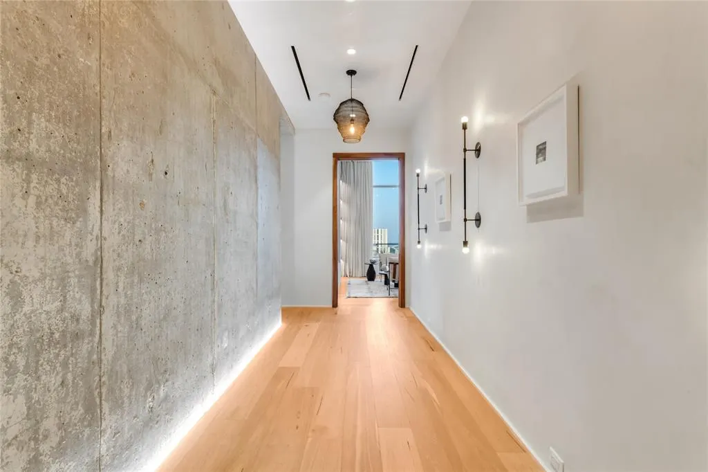 2430 Victory Park Lane, #3204