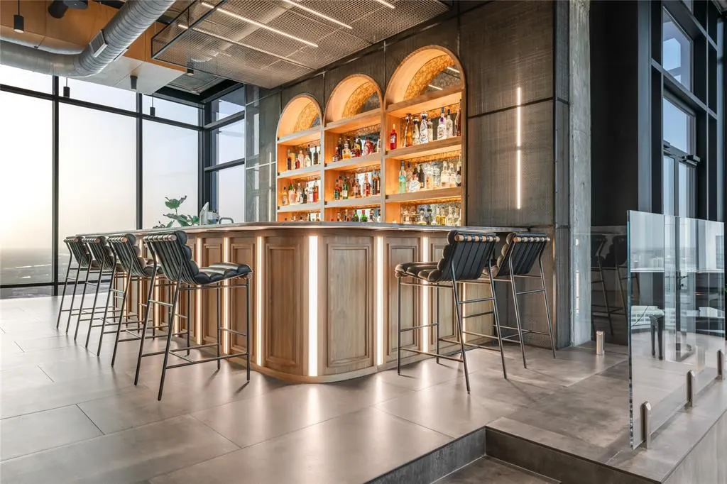 2430 Victory Park Lane, #3204