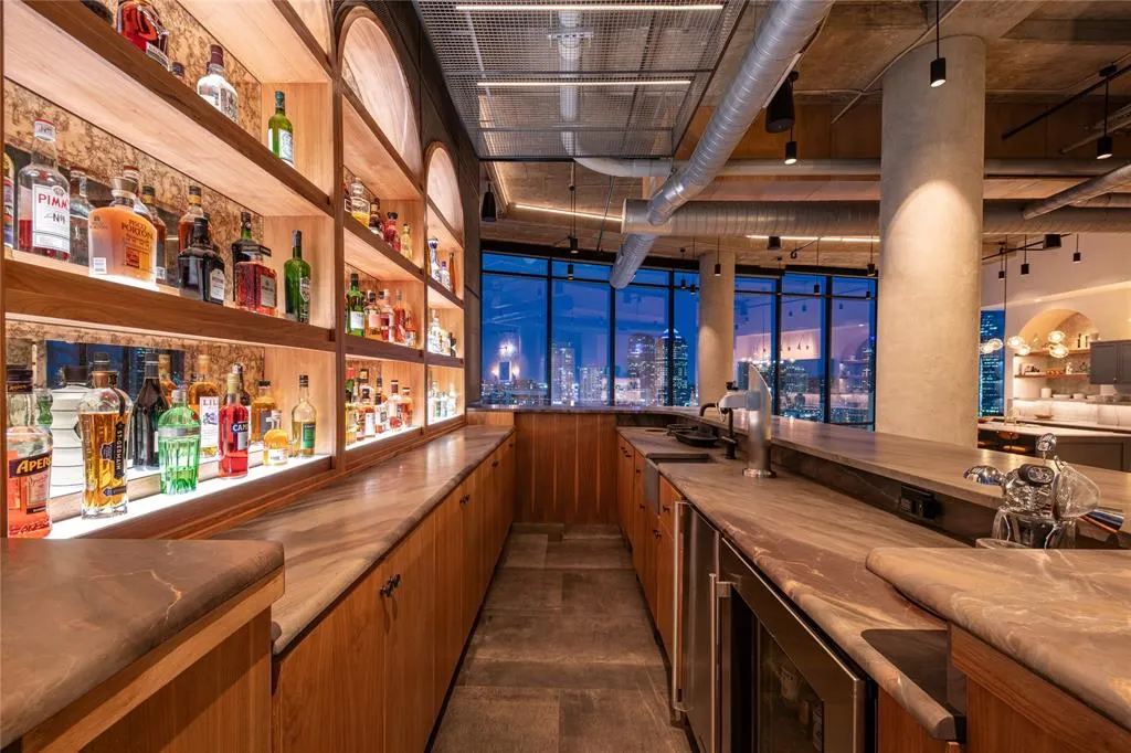 2430 Victory Park Lane, #3204