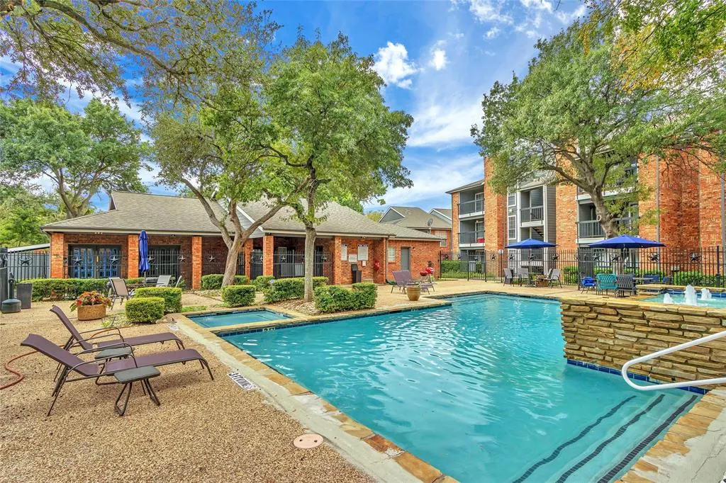 18333 Roehampton Drive, #423