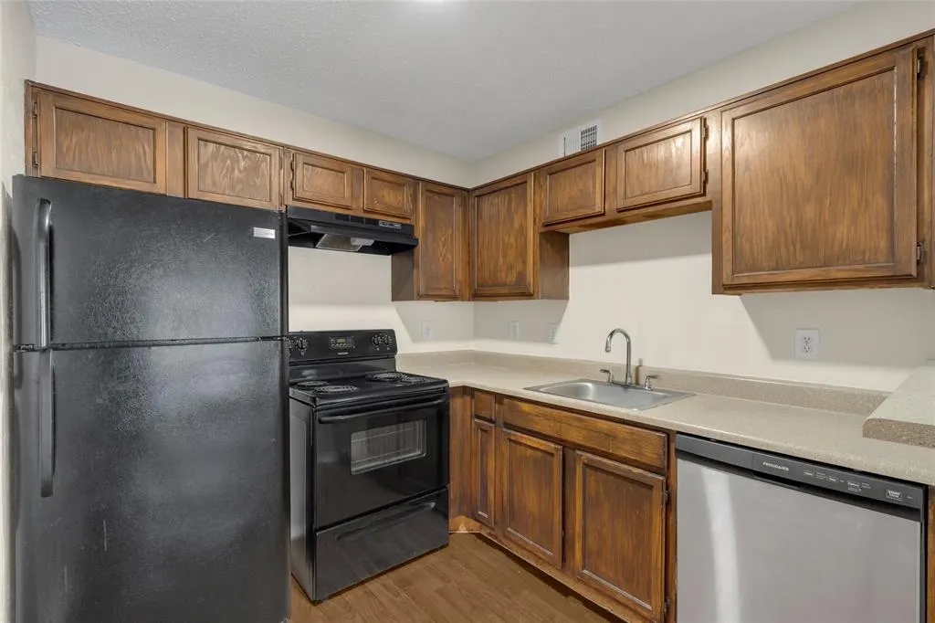 18333 Roehampton Drive, #423