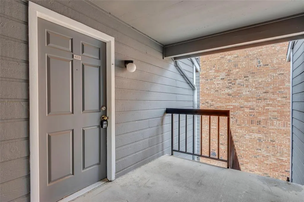 18333 Roehampton Drive, #423