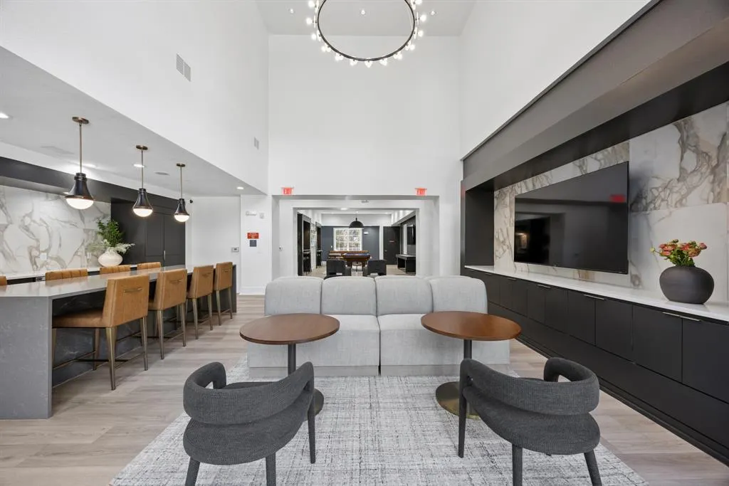 4110 Fairmount Street, #1004