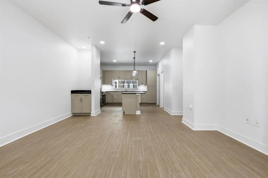 4110 Fairmount Street, #1004