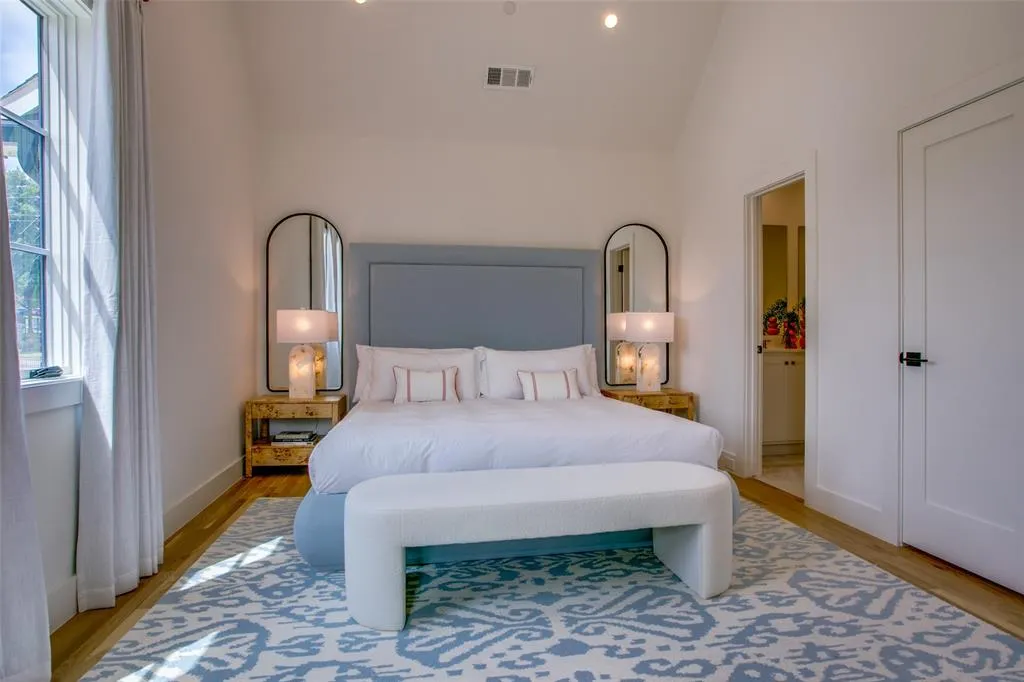 7207 Gaston Avenue, #2003