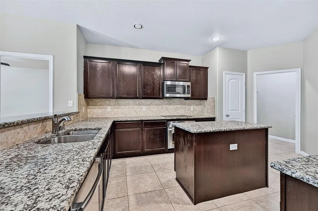 405 Roger Graves Circle