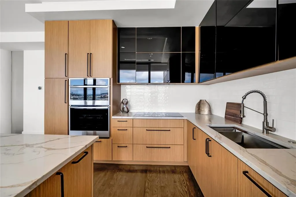 2408 Victory Park Lane, #832