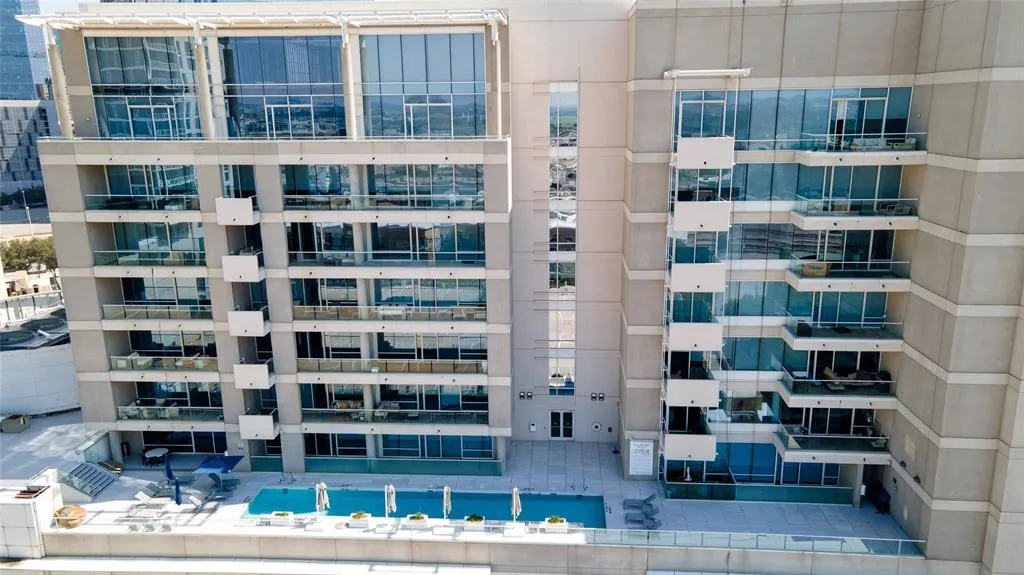 2408 Victory Park Lane, #832