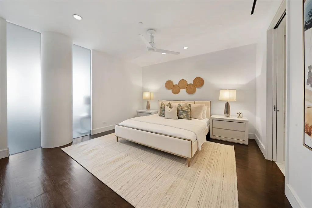 2408 Victory Park Lane, #832