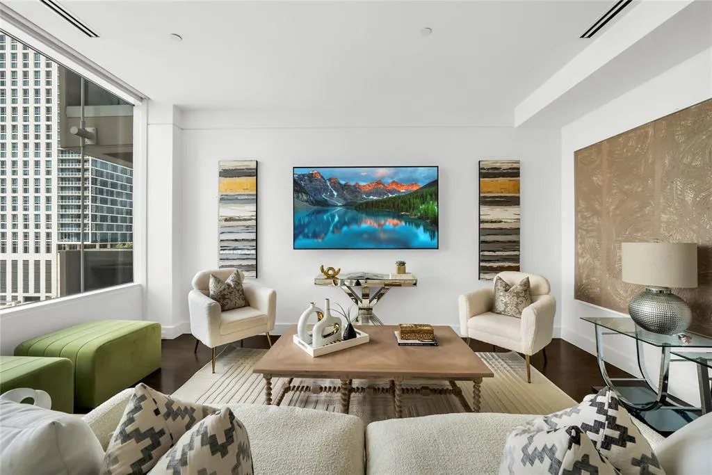 2408 Victory Park Lane, #832