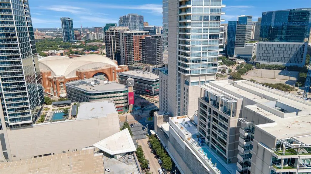 2408 Victory Park Lane, #832