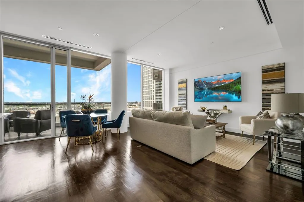 2408 Victory Park Lane, #832