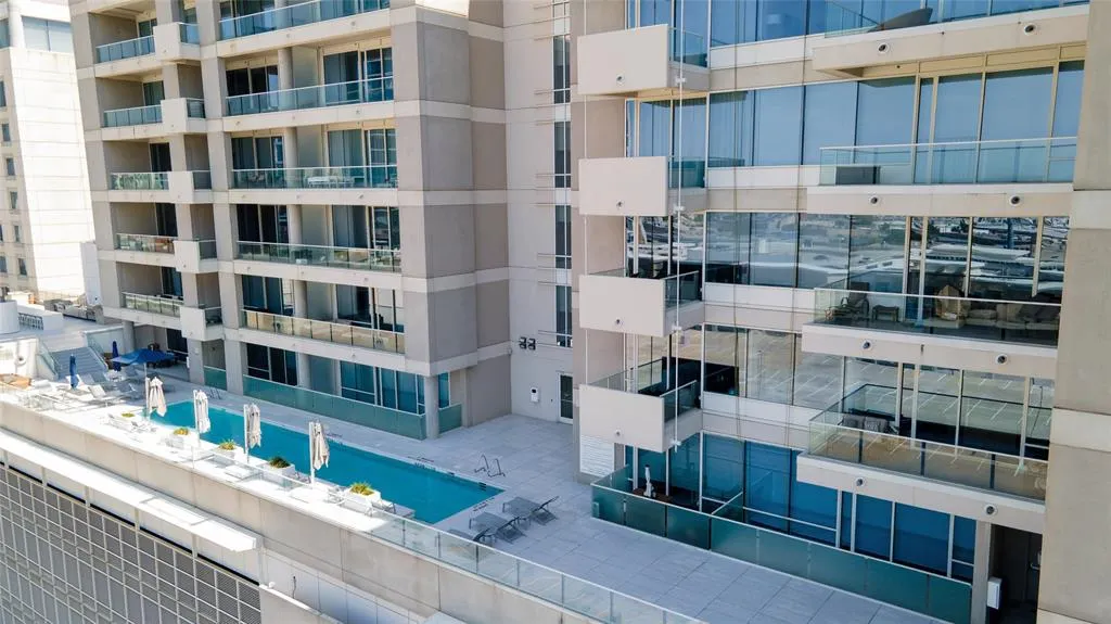 2408 Victory Park Lane, #832