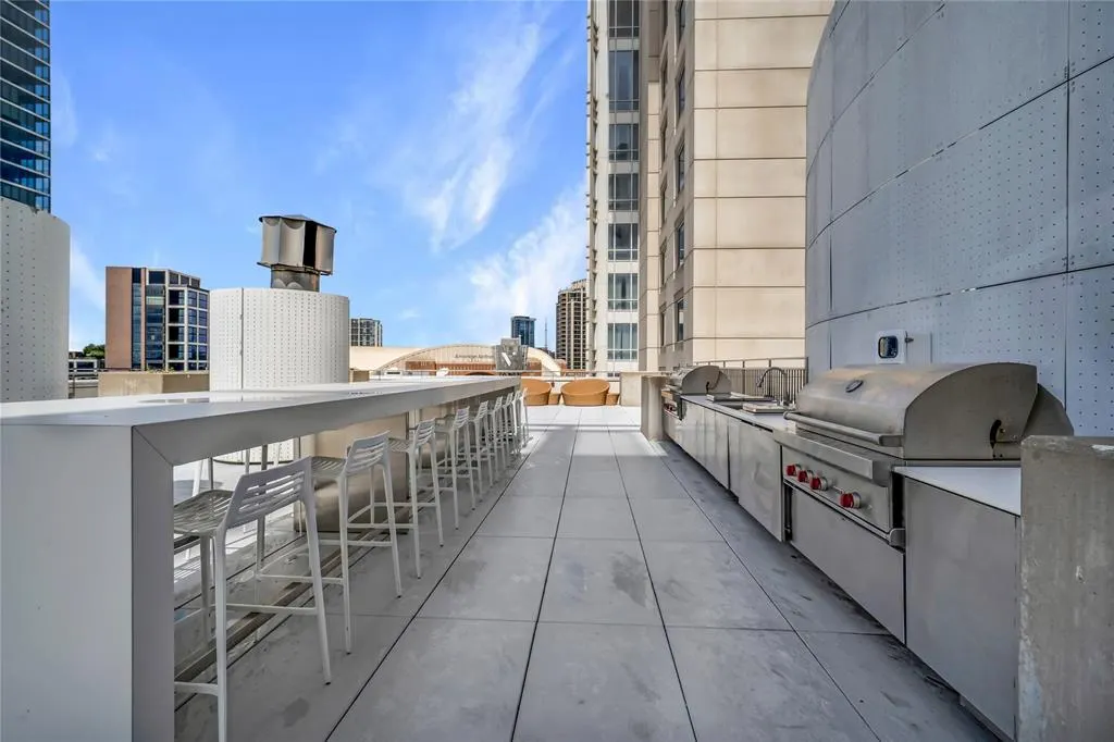 2408 Victory Park Lane, #832