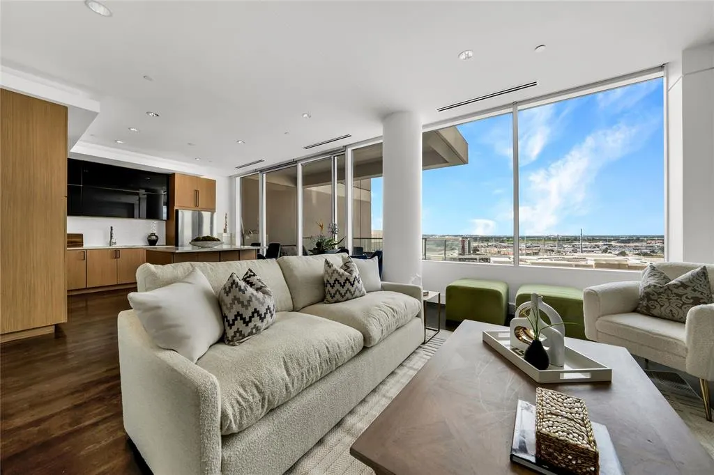 2408 Victory Park Lane, #832