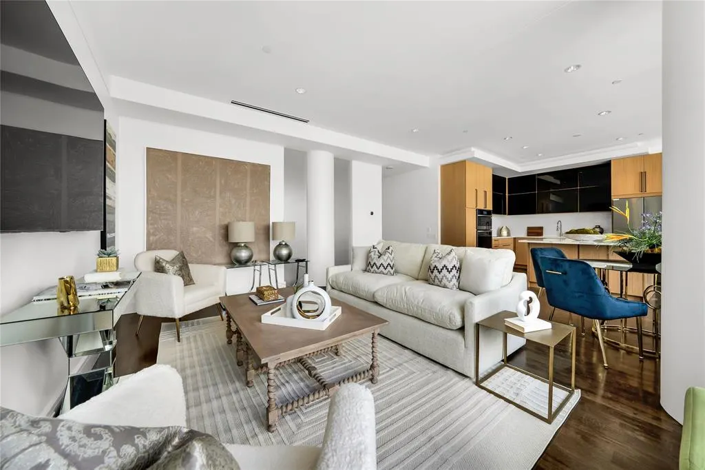 2408 Victory Park Lane, #832