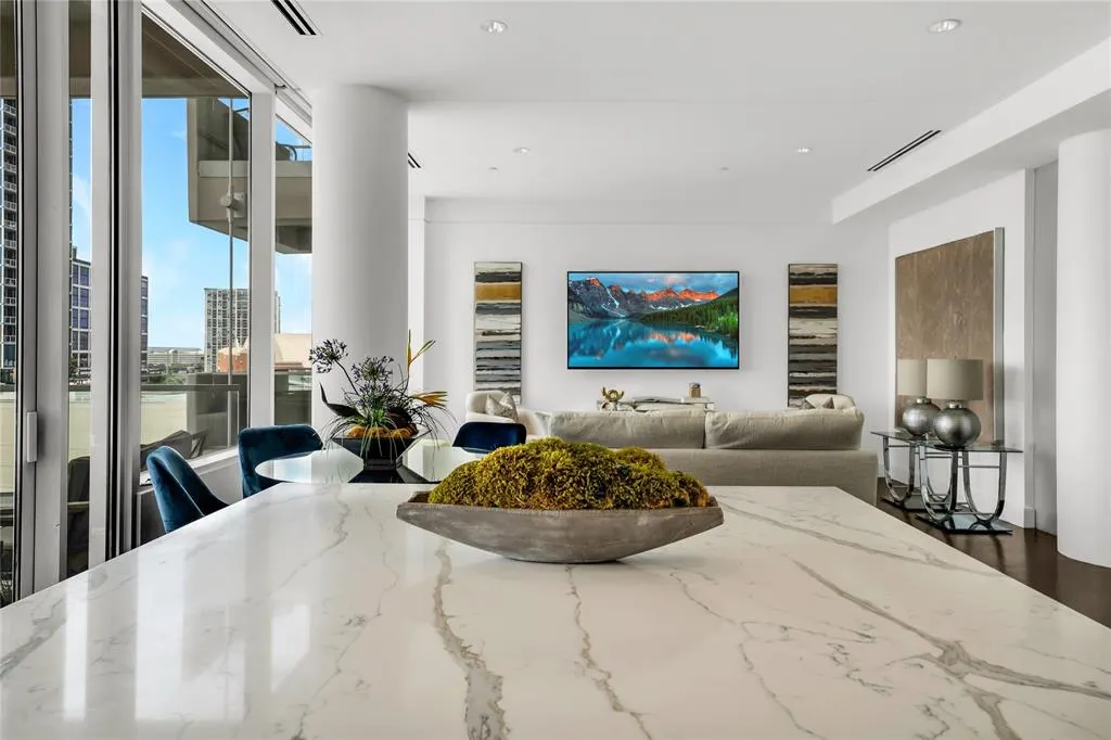 2408 Victory Park Lane, #832