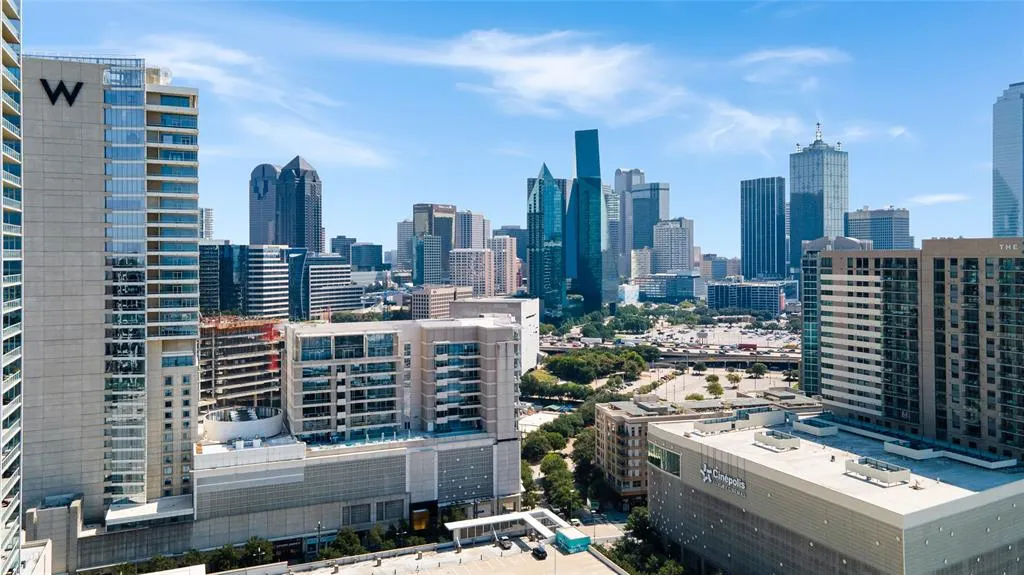 2408 Victory Park Lane, #832