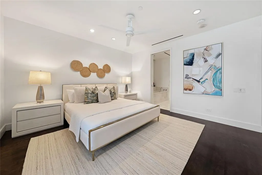 2408 Victory Park Lane, #832