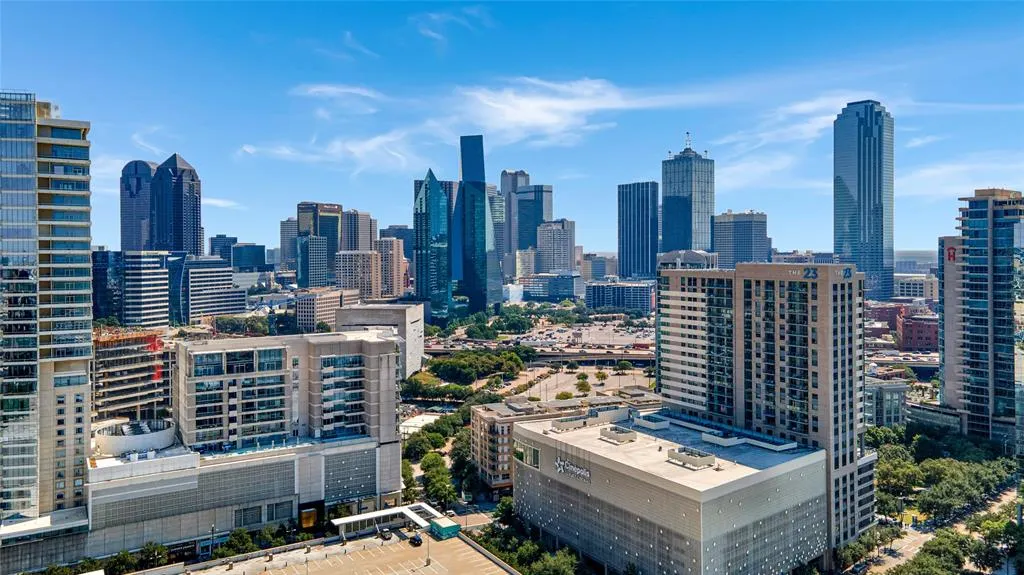 2408 Victory Park Lane, #832