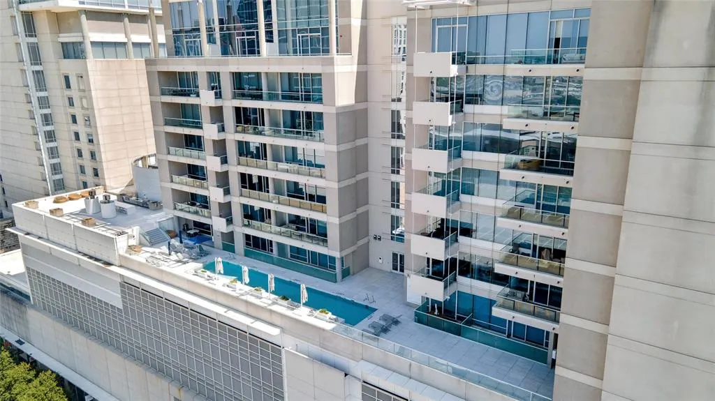 2408 Victory Park Lane, #832