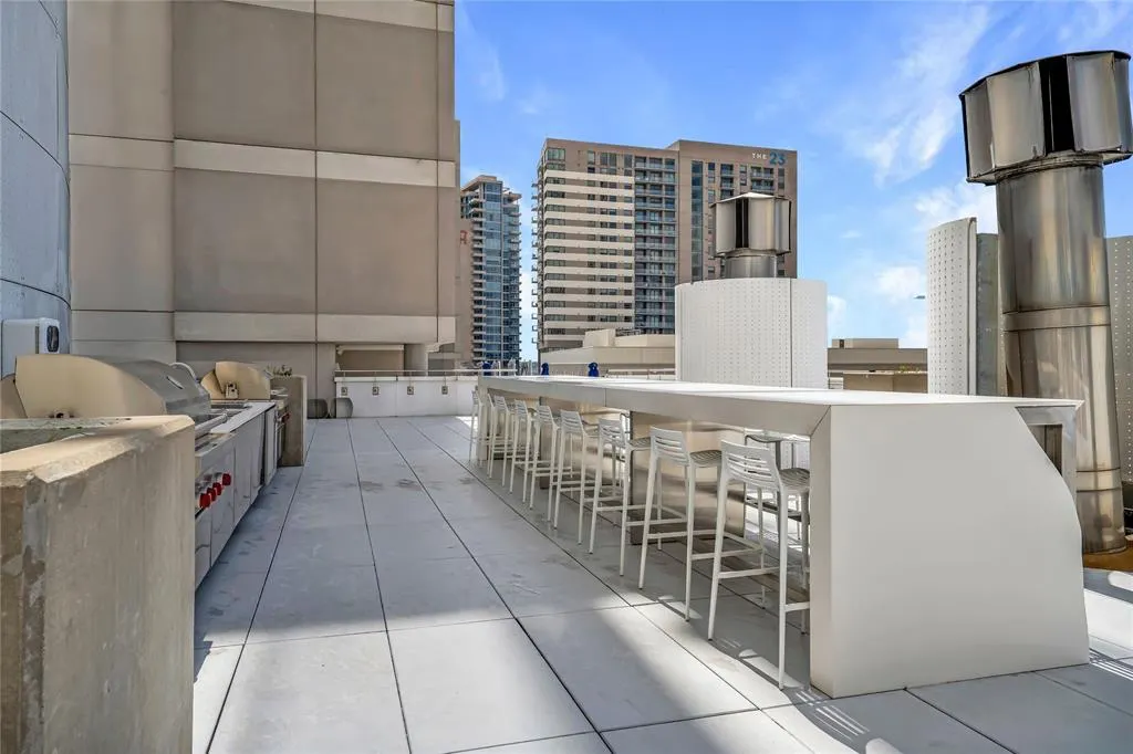 2408 Victory Park Lane, #832