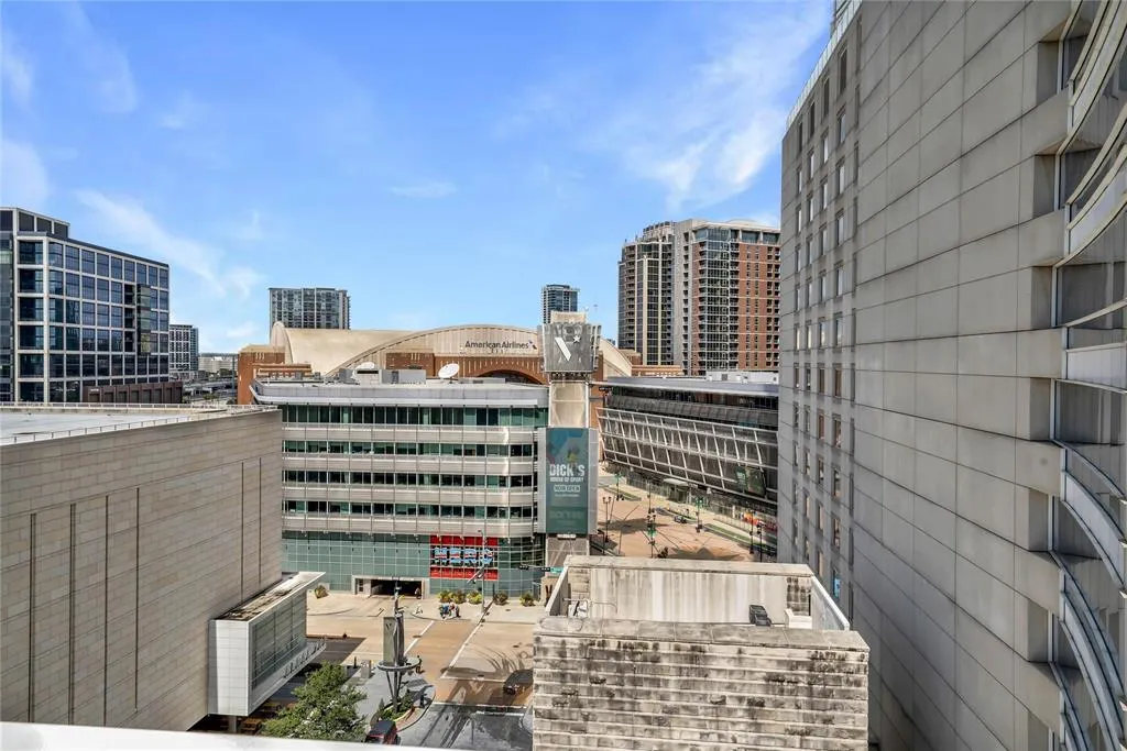 2408 Victory Park Lane, #832