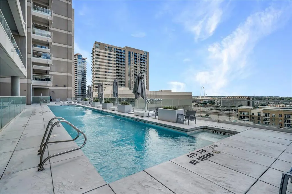 2408 Victory Park Lane, #832