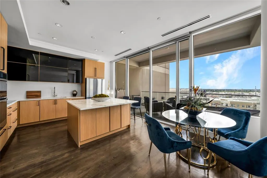 2408 Victory Park Lane, #832