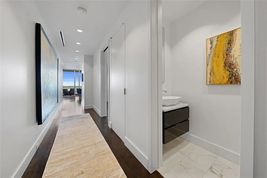 2408 Victory Park Lane, #832